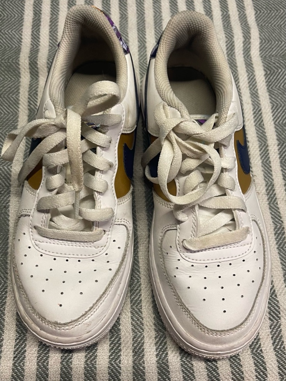Nike Kids Air Force 1 Low LV8 GS White Floral Gold Sneakers Size 4Y - Picture 2 of 5
